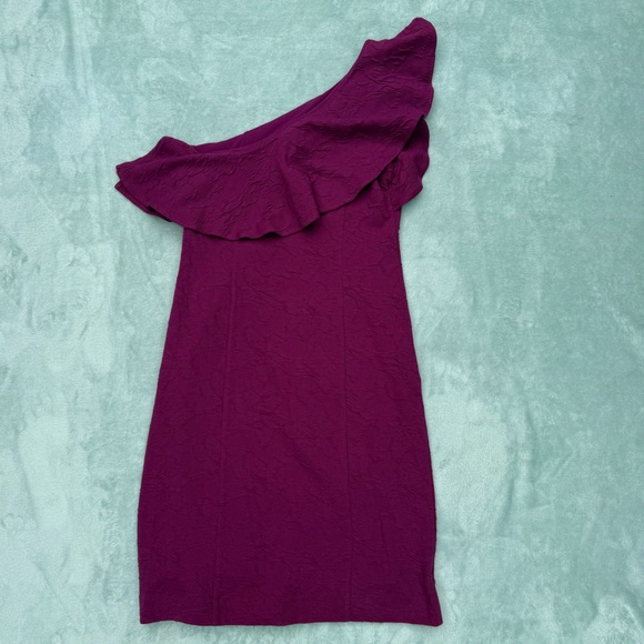 Lilly Pulitzer Bordeaux one shoulder dress - Picture 5 of 9